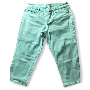 So Slimming by Chicos Capri